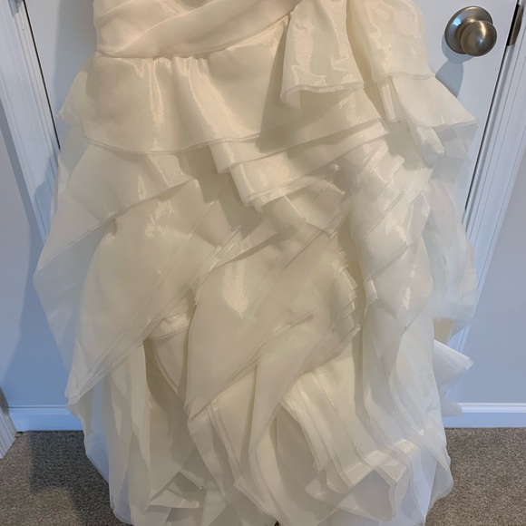 Vera Wang White Wedding Dress Size 4 - Picture 3 of 7
